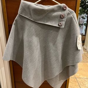 Ladies 3-button Wool Poncho